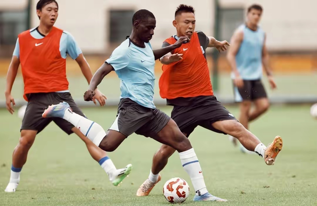 赛后体能课后；上海申花门线救险备战中超；引发热议；训练强度明显提升(南海实战化训练事故十一名牺牲)