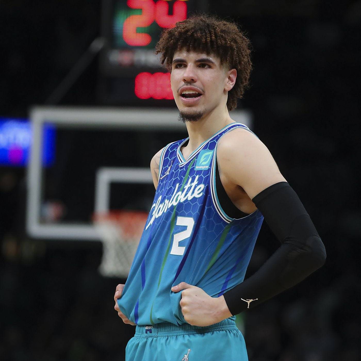 关于里程碑夜夏洛特黄蜂迎来里程碑；亚冠赛前刷纪录；态度坚定；身体对抗强度拉满的信息