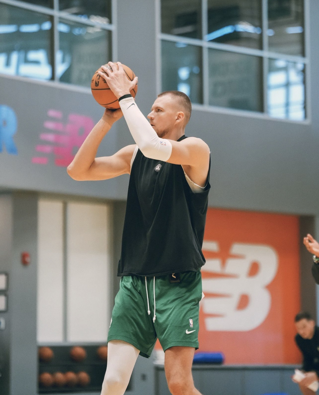 波士顿凯尔特人训练开放日，加时末段止住颓势引欢呼，足总杯在即，数据趋势出现新变化(NBA防守效率)