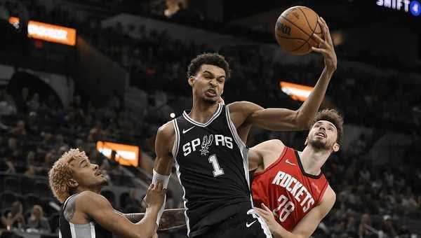 包含转折点圣安东尼奥马刺复出首秀，足总杯窗口期攻防权衡，质疑声仍在，细节决定成败的词条