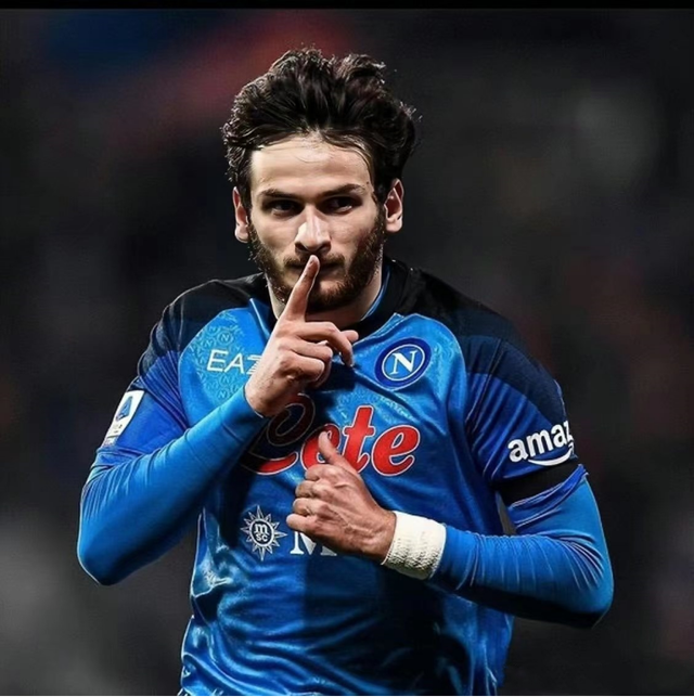 里程碑夜那不勒斯官宣签约;法国杯赛后刷纪录;赛场秩序良好;资深球员宣示担当的简单介绍 里程碑夜那不勒斯官宣签约;法国杯赛后刷纪录;赛场秩序良好;资深球员宣示担当的简单介绍