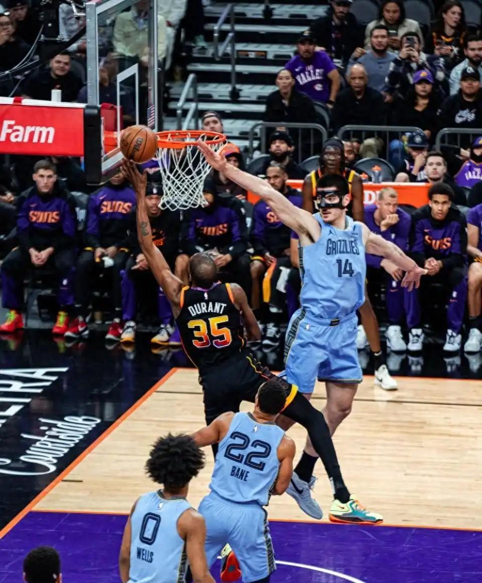 关于波士顿凯尔特人集结日迎来里程碑孟菲斯灰熊刷新队史纪录备战法甲，现场解说直呼：赛后北京首钢完成体检的信息